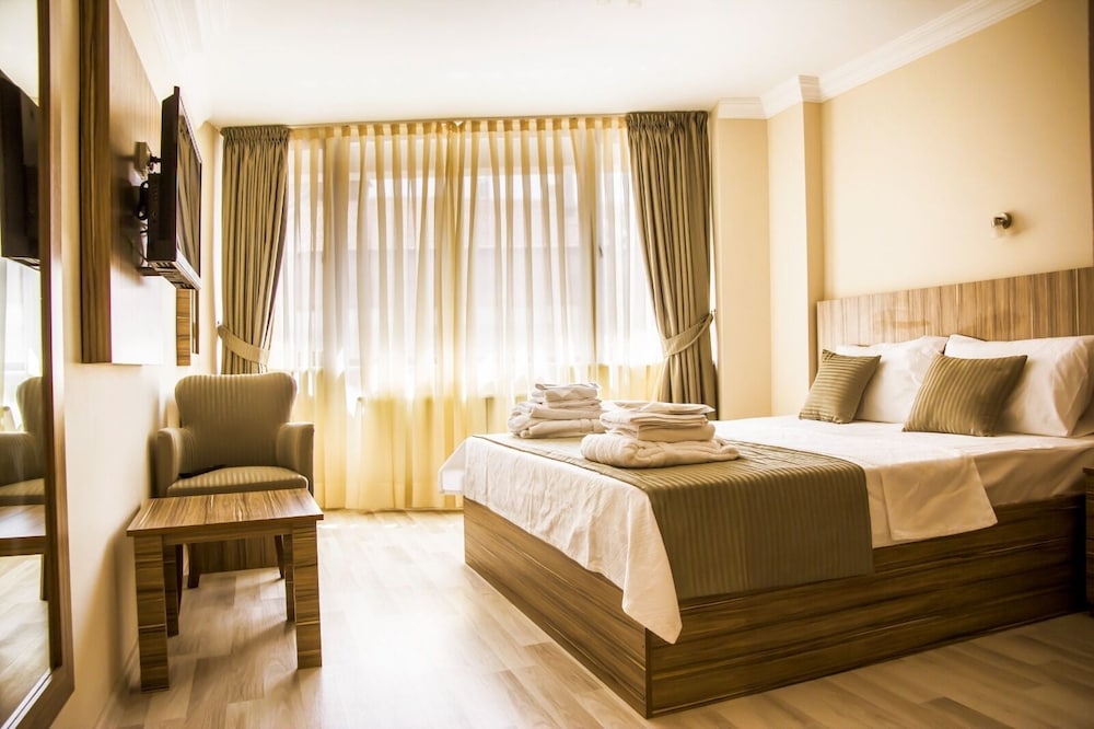 Berlin Hotel Nisantasi 18