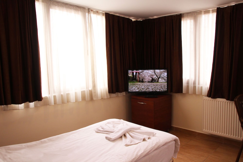 Hotel Real Life 4