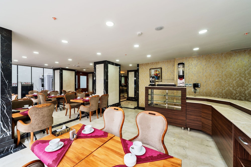 The Central Hotel 4