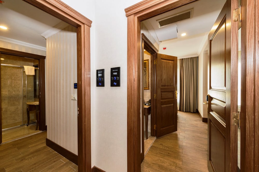 The Central Hotel 21