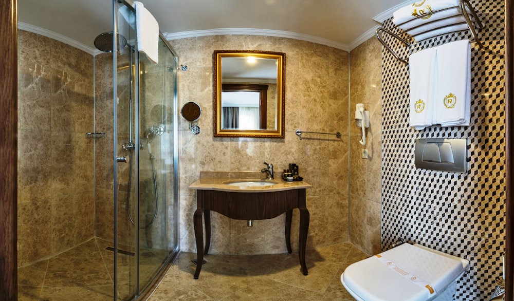 The Central Hotel 11