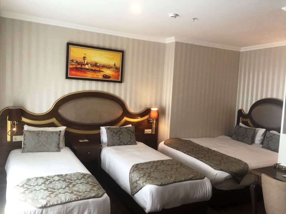 The Central Hotel 13