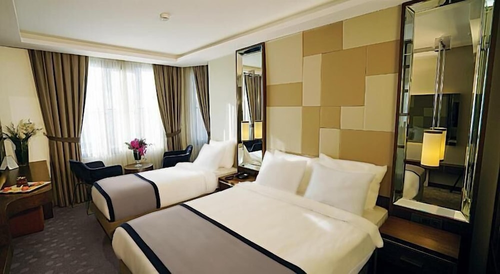 The Biancho Hotel Pera 18