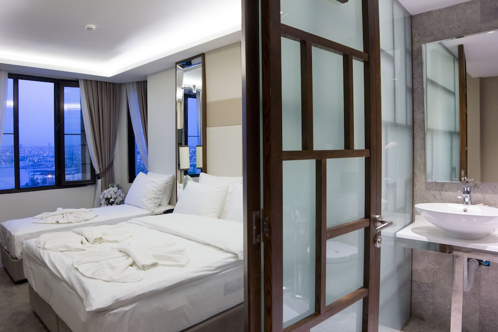 The Biancho Hotel Pera 9