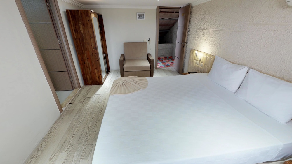 Patron Boutique Hotel 11