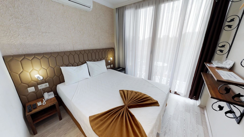 Patron Boutique Hotel 13