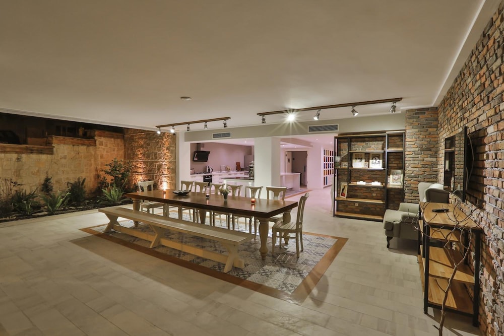 Arnna Hotel 2
