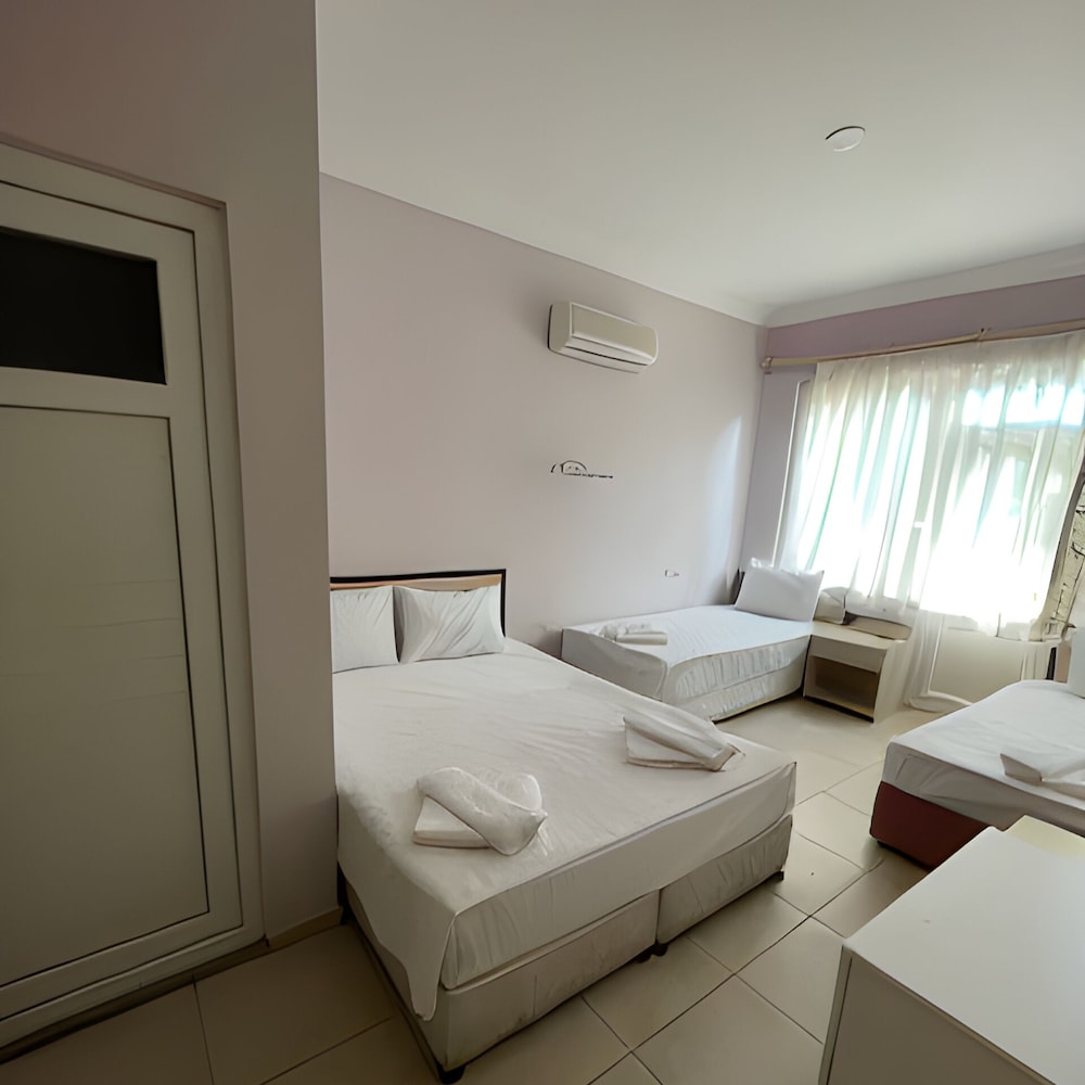 Beachway Hotel 13