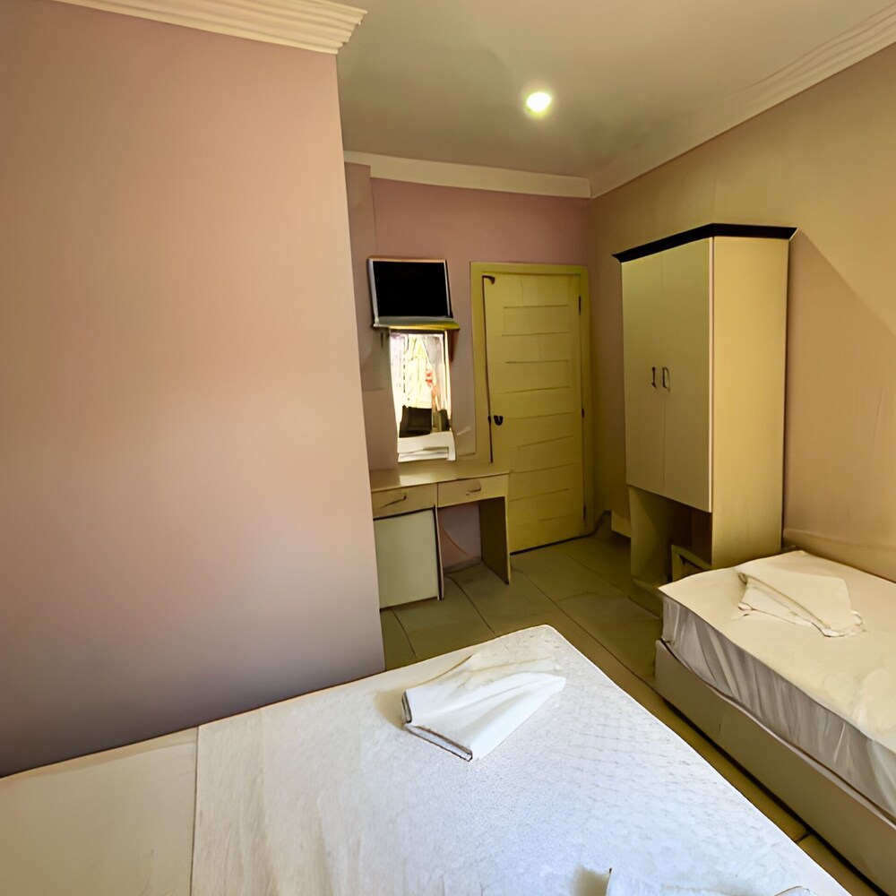 Beachway Hotel 5