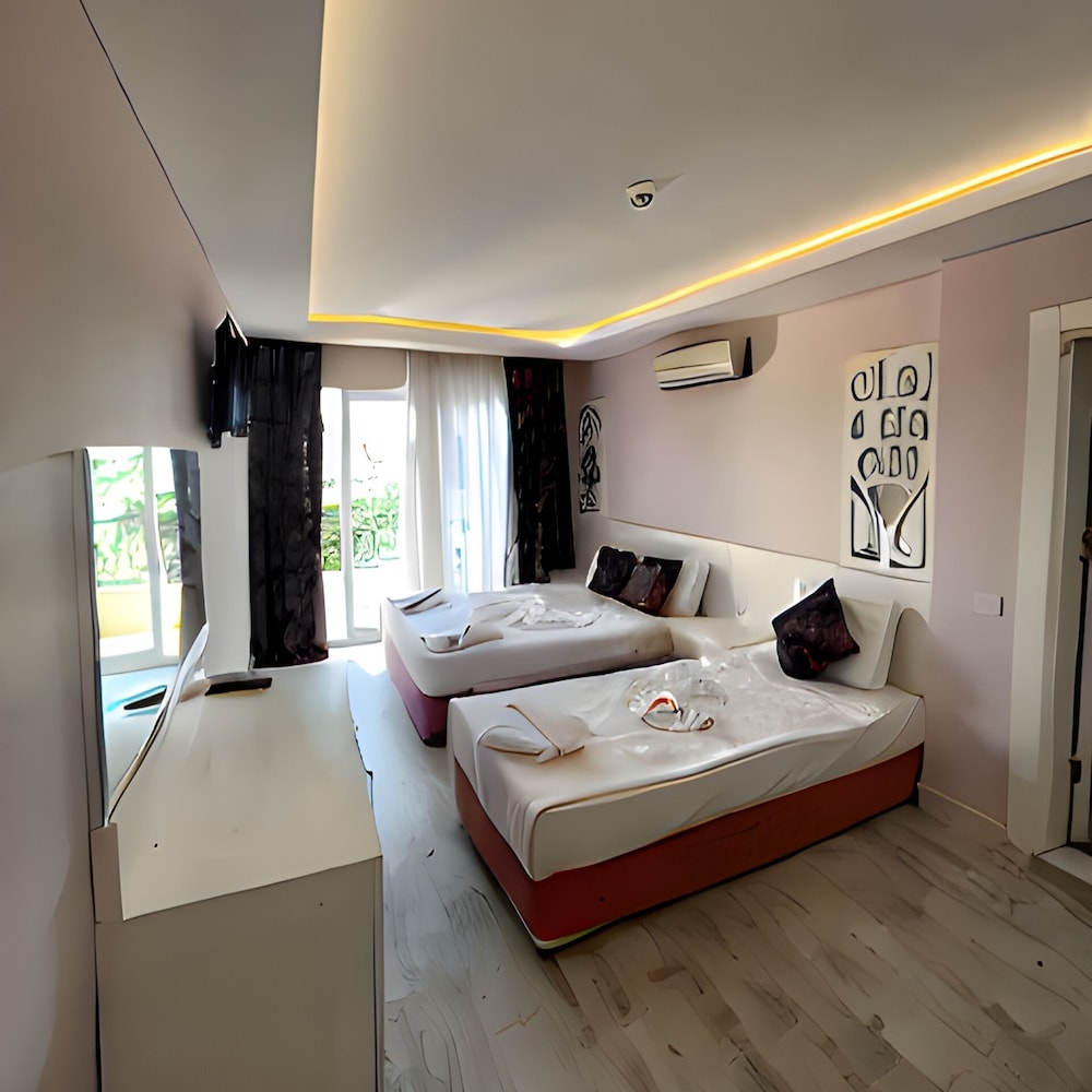 Beachway Hotel 10