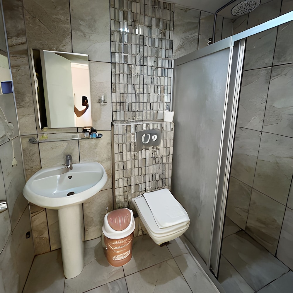 Beachway Hotel 21