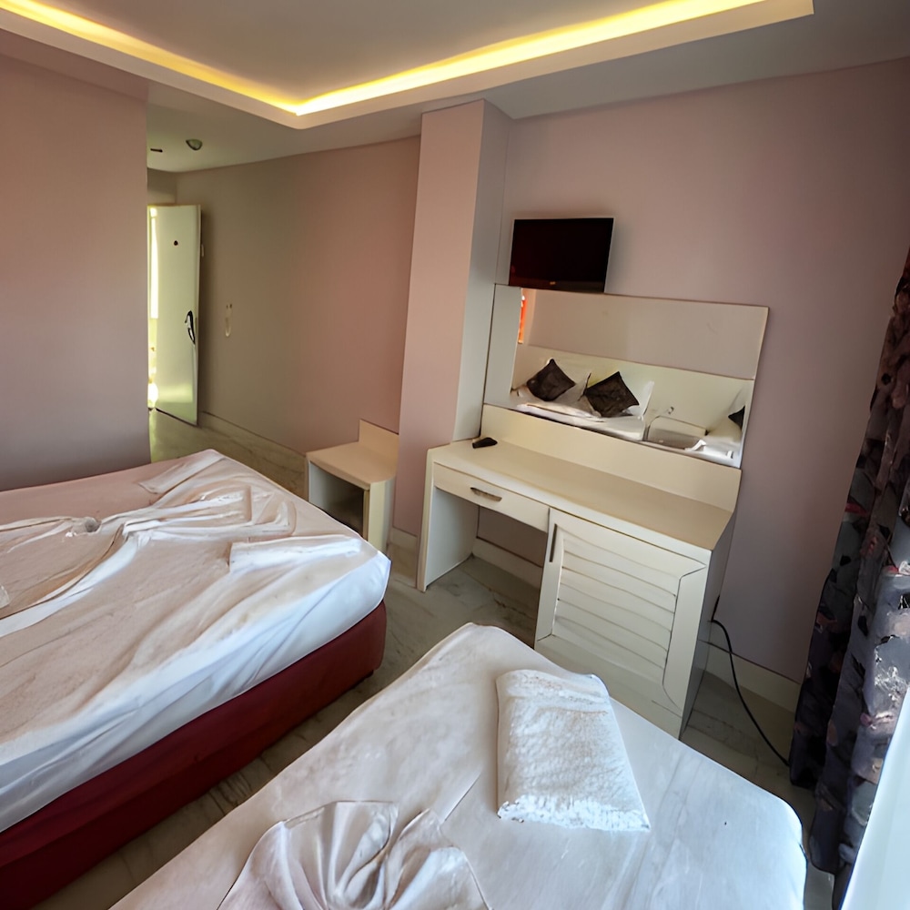 Beachway Hotel 8