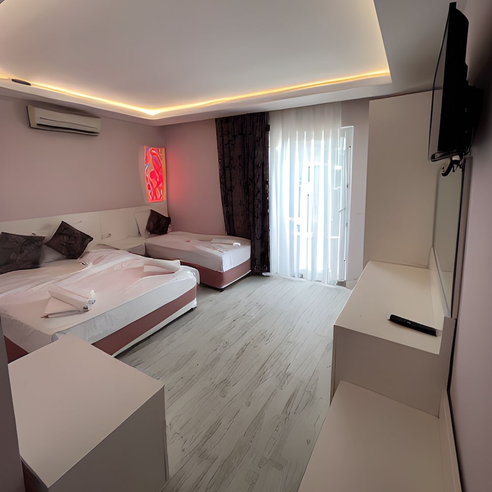 Beachway Hotel 12
