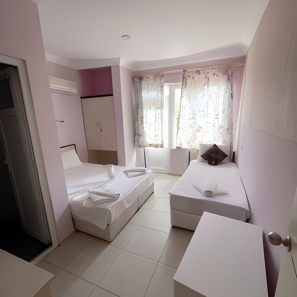 Beachway Hotel 3