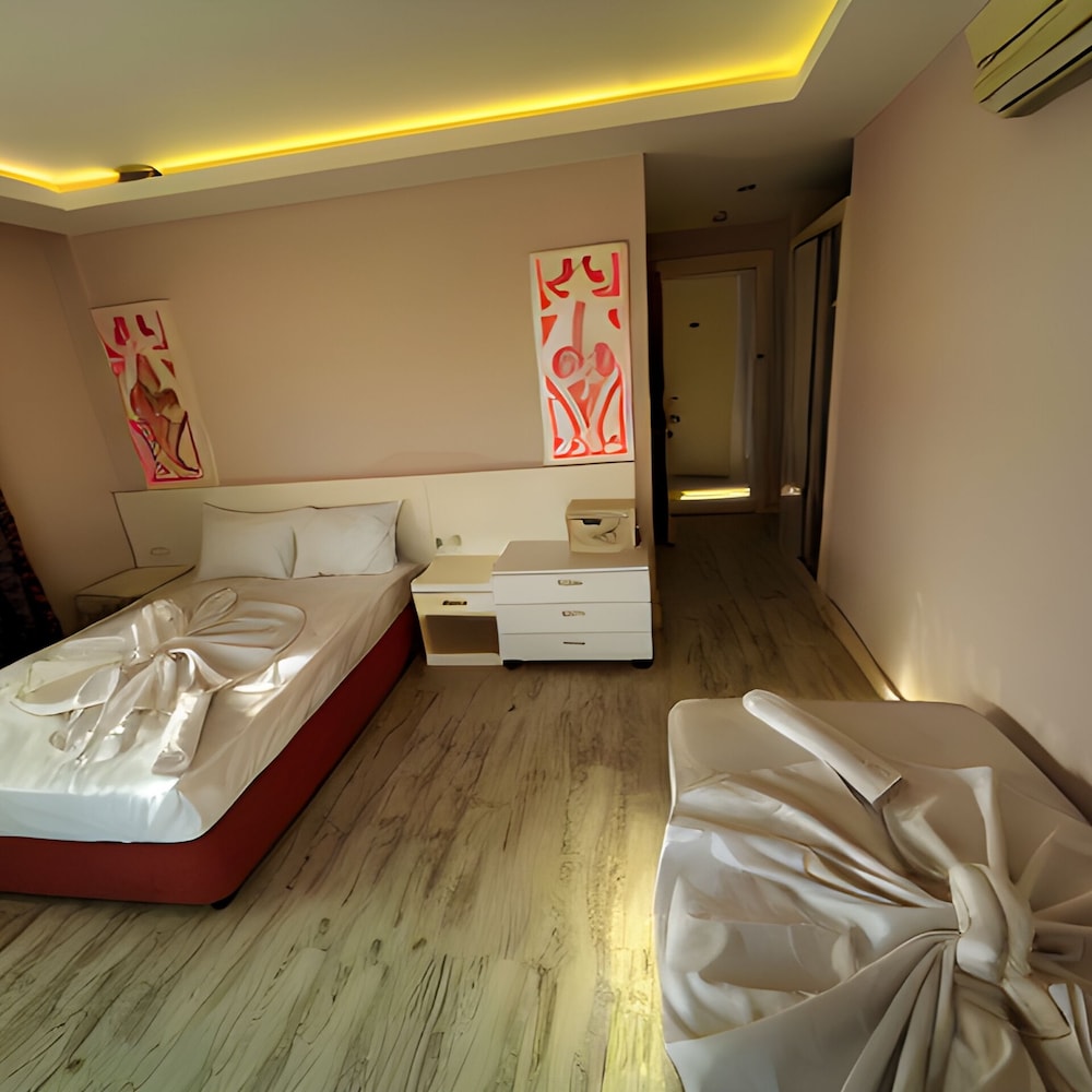 Beachway Hotel 9