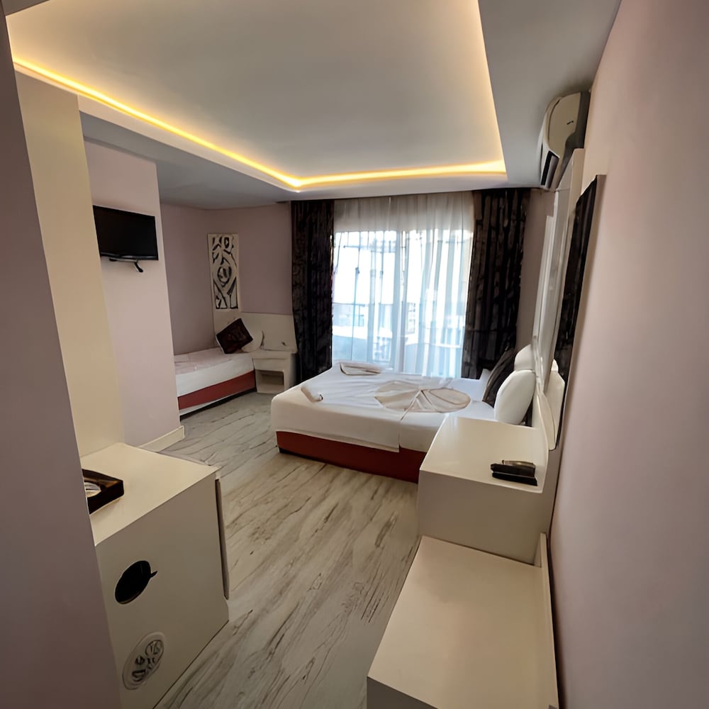 Beachway Hotel 7