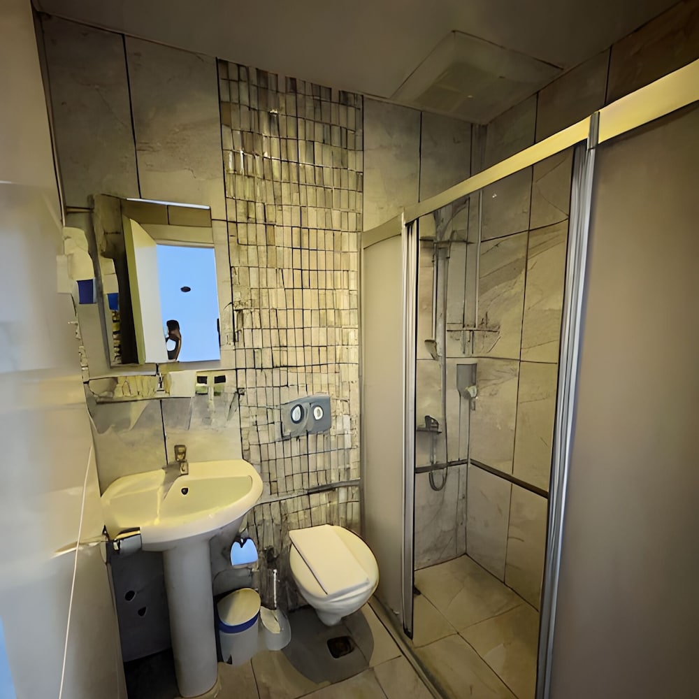 Beachway Hotel 20