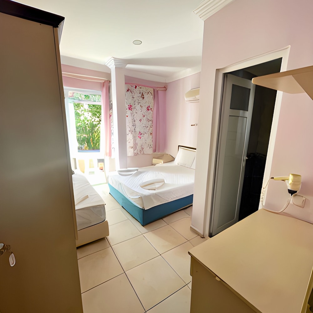 Beachway Hotel 4