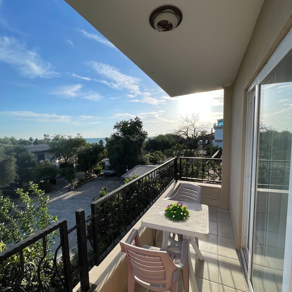 Beachway Hotel 18