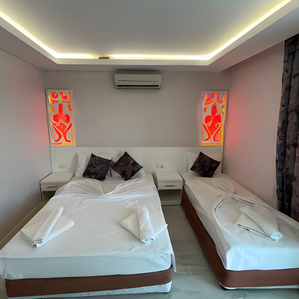 Beachway Hotel 22