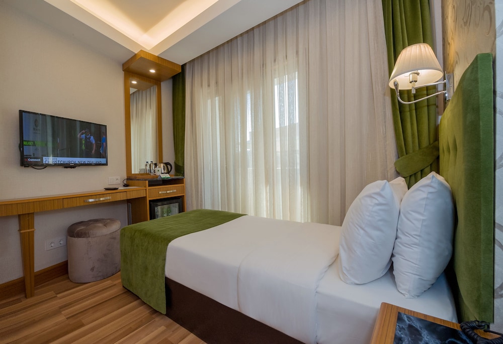 Bizim Hotel 8