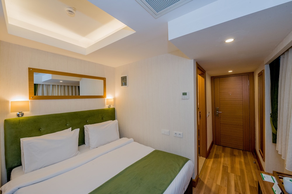 Bizim Hotel 12