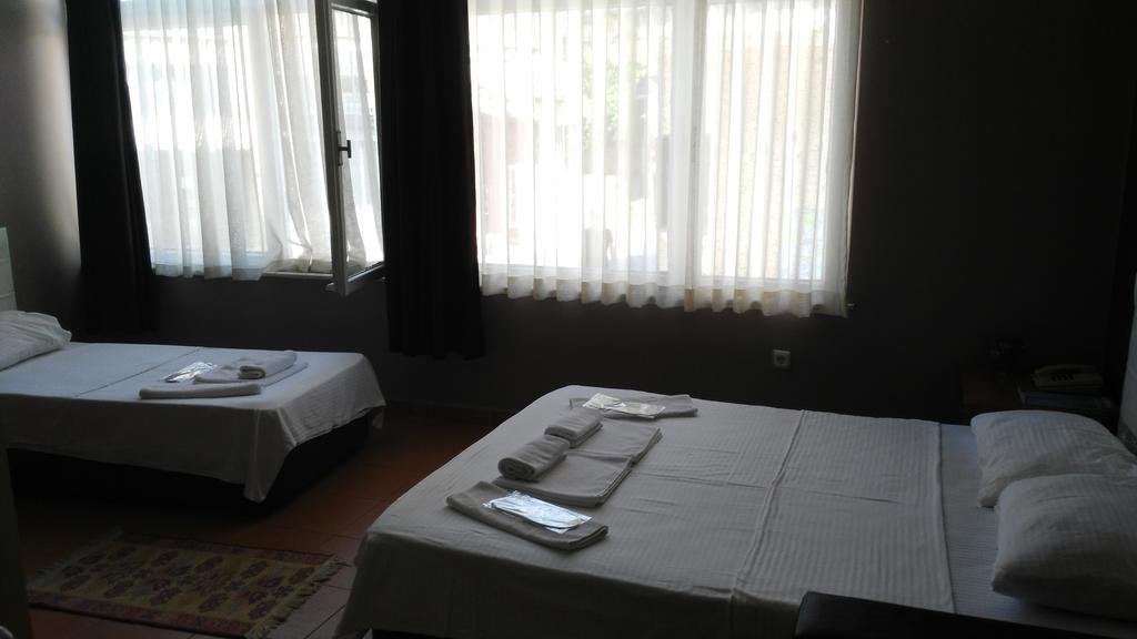 Blue Hotel 15