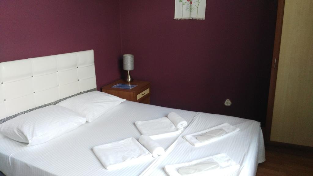 Blue Hotel 6