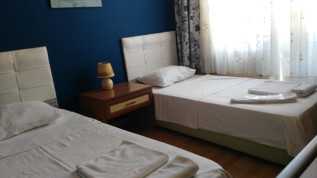 Blue Hotel 7
