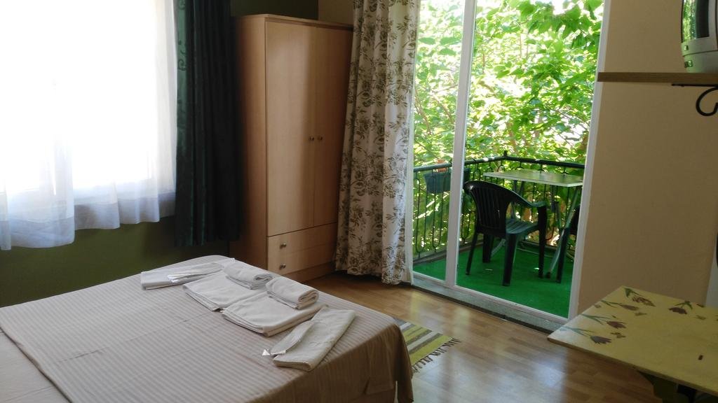 Blue Hotel 19