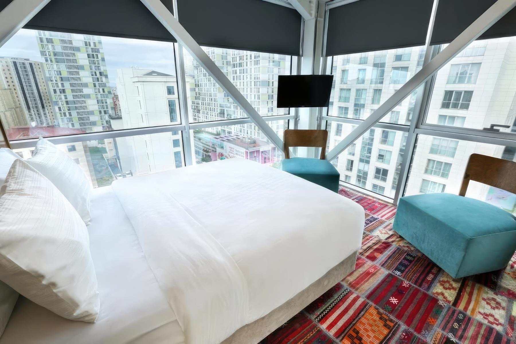Discovery Hotel 10
