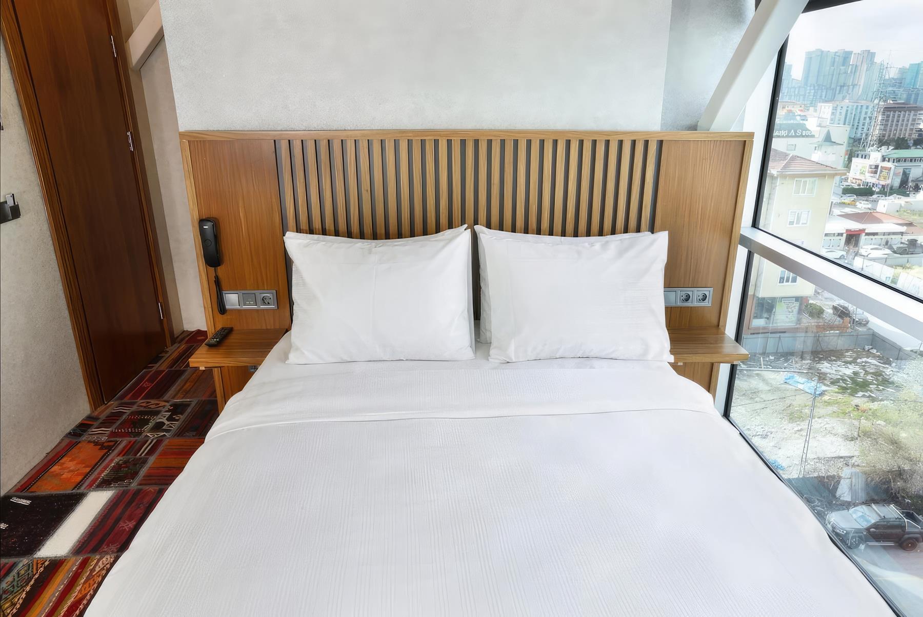 Discovery Hotel 13