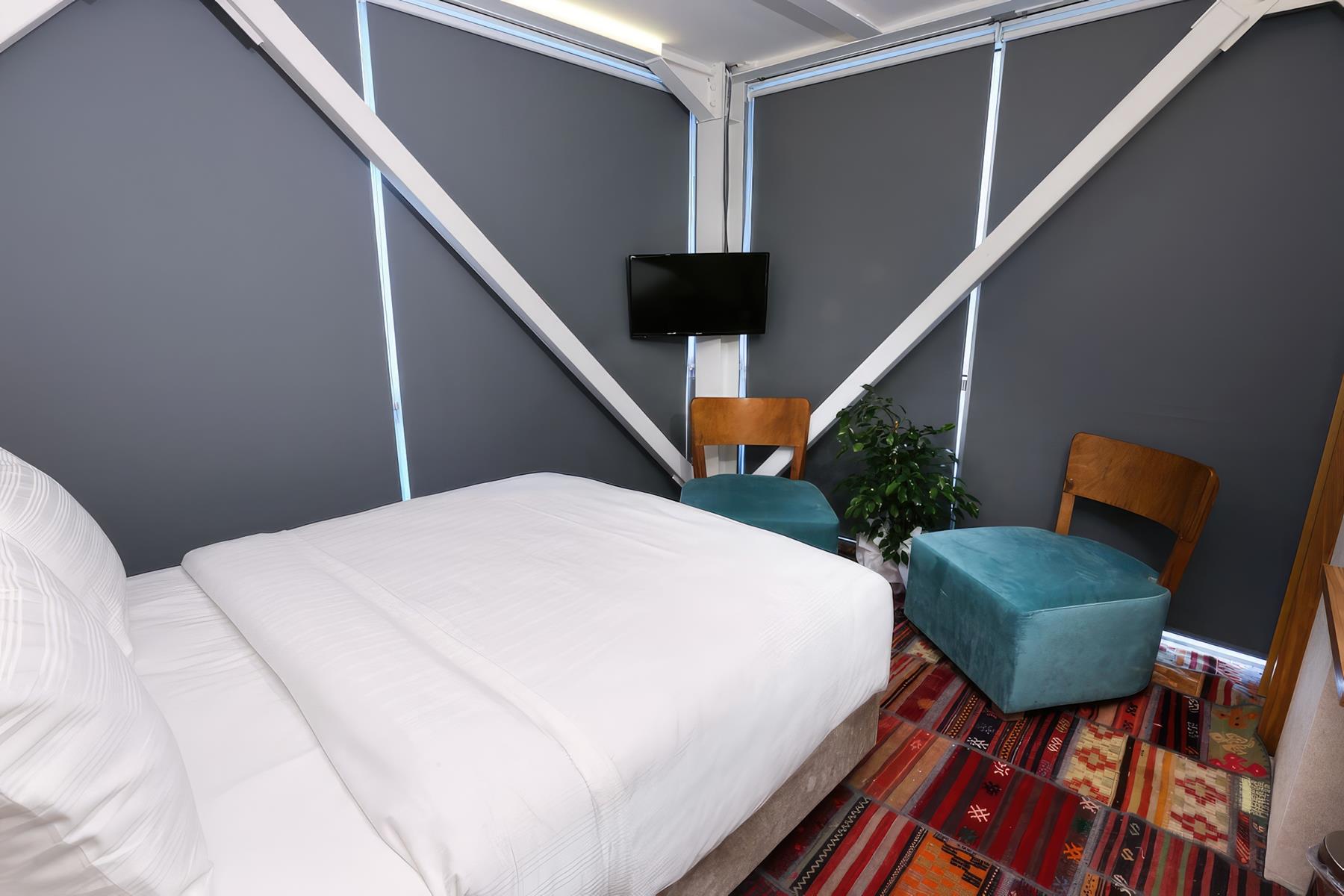 Discovery Hotel 16