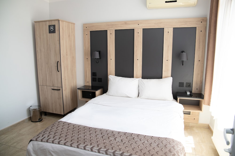 Galley Hotel 23