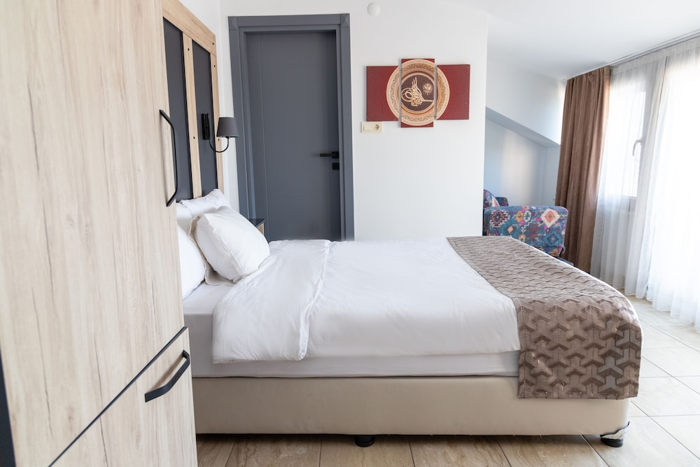Galley Hotel 12
