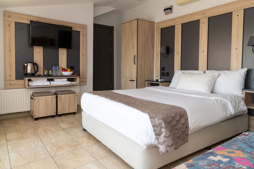 Galley Hotel 9