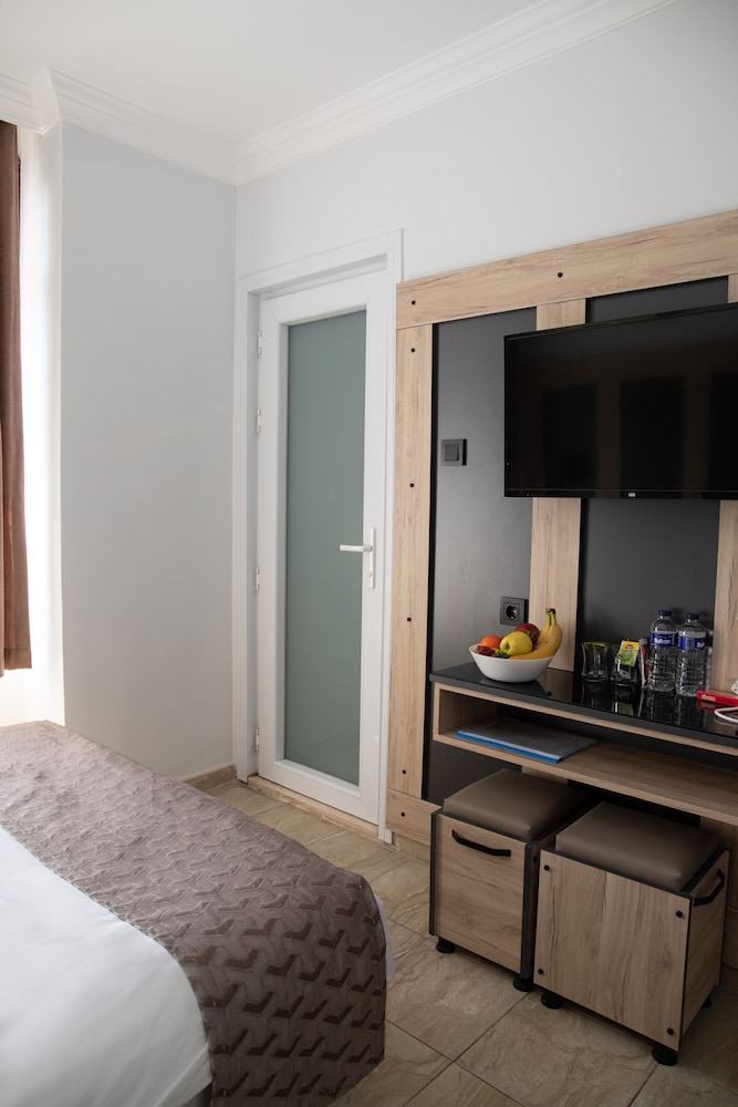 Galley Hotel 22
