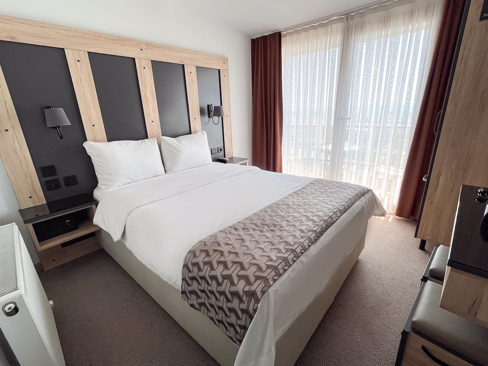 Galley Hotel 15