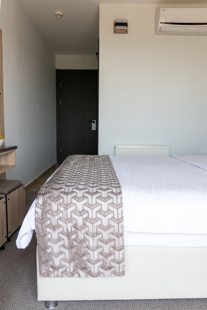 Galley Hotel 13