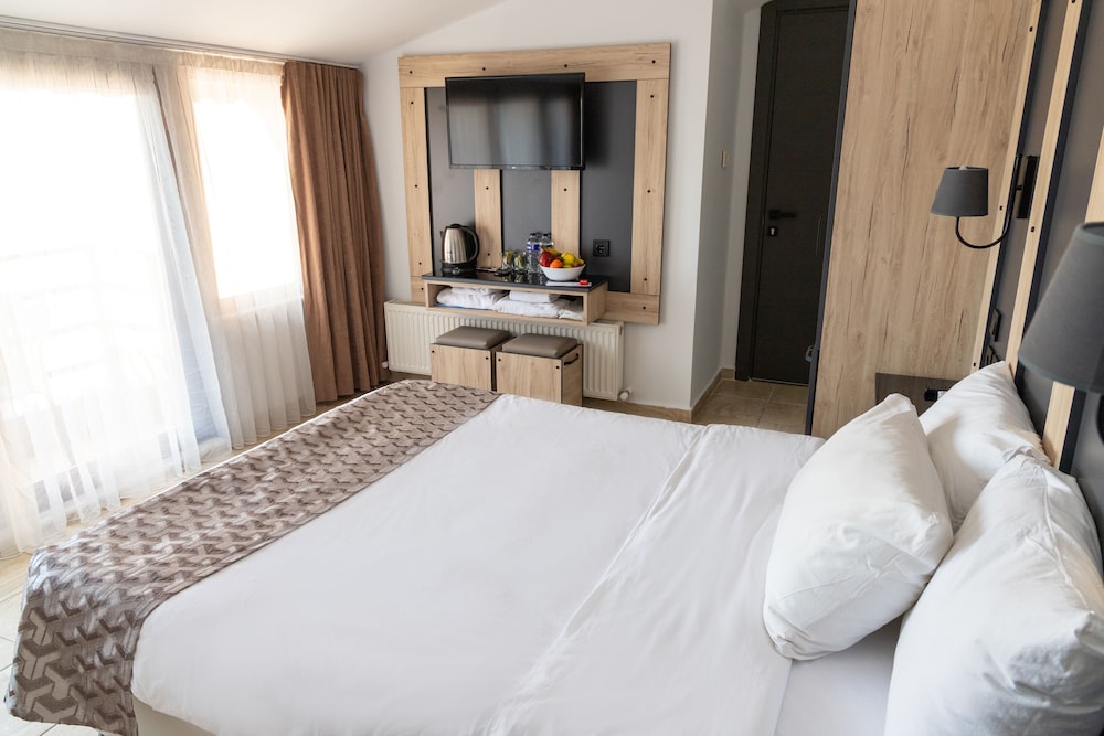 Galley Hotel 10
