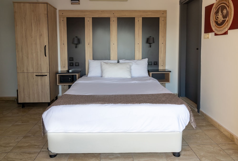 Galley Hotel 11