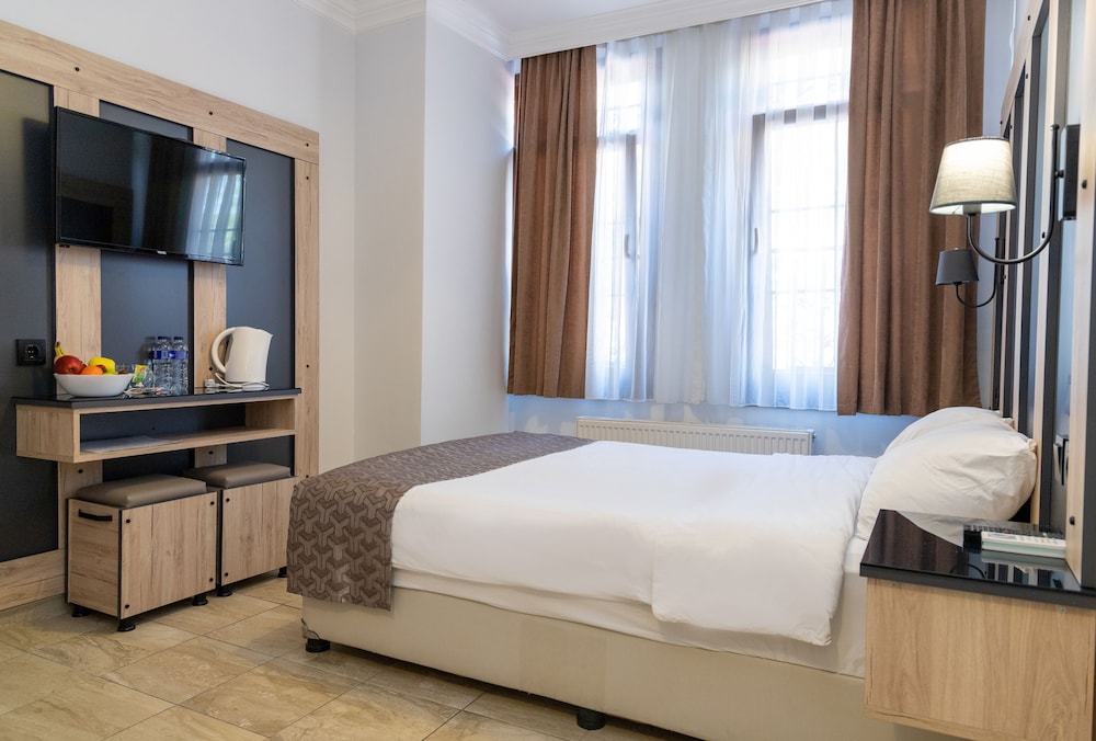 Galley Hotel 24