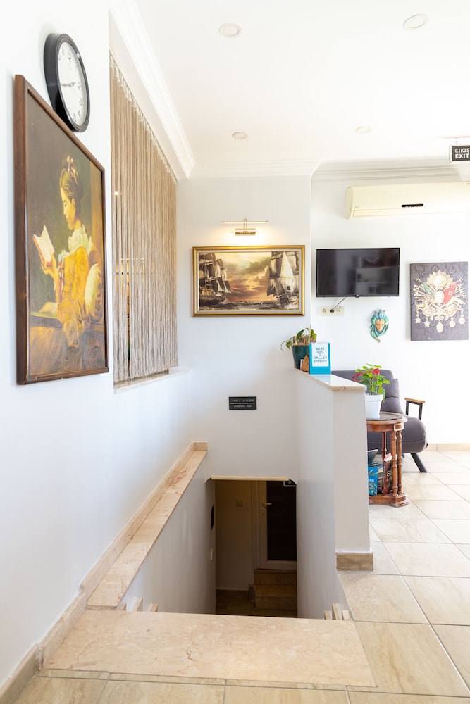 Galley Hotel 7