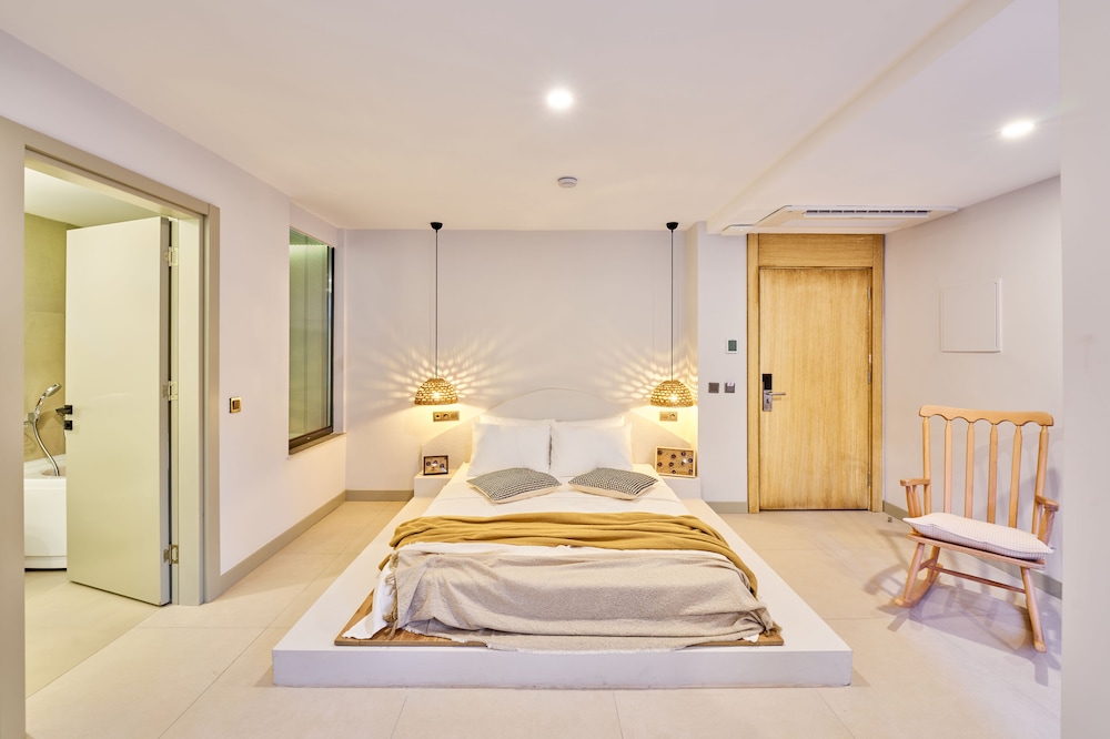 Lilium Boutique Hotel 8