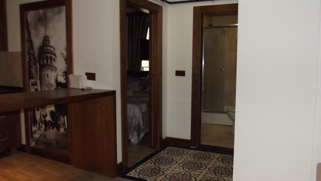 Tyra Asmalimescit Hotel 13