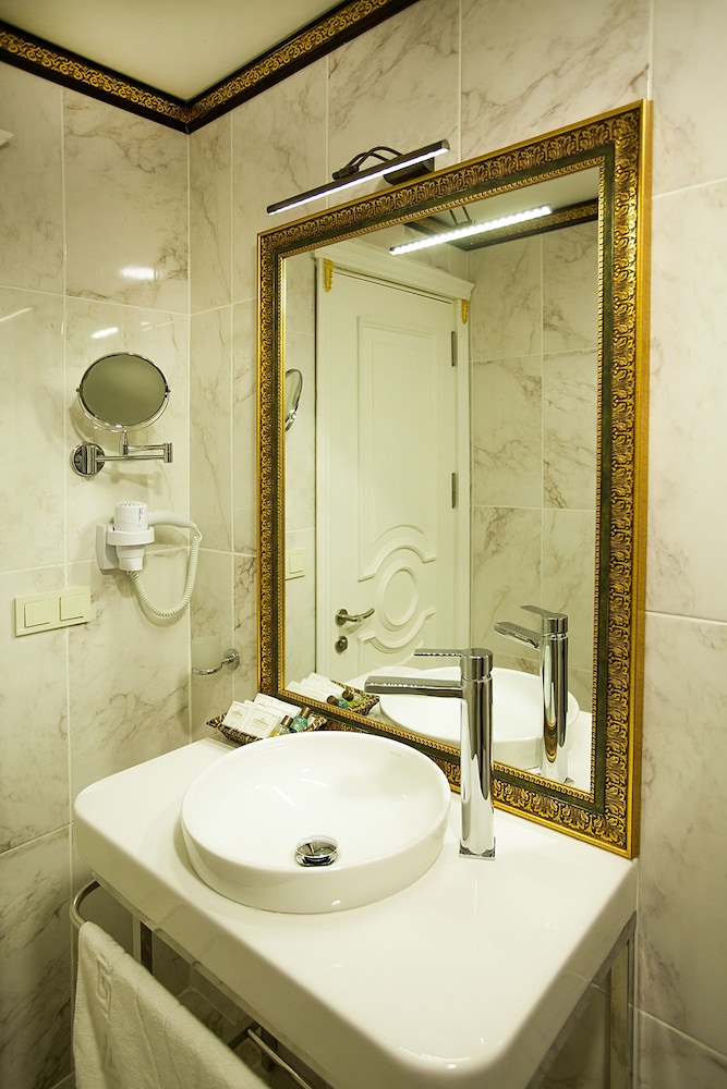 Empire Suite Hotel 19