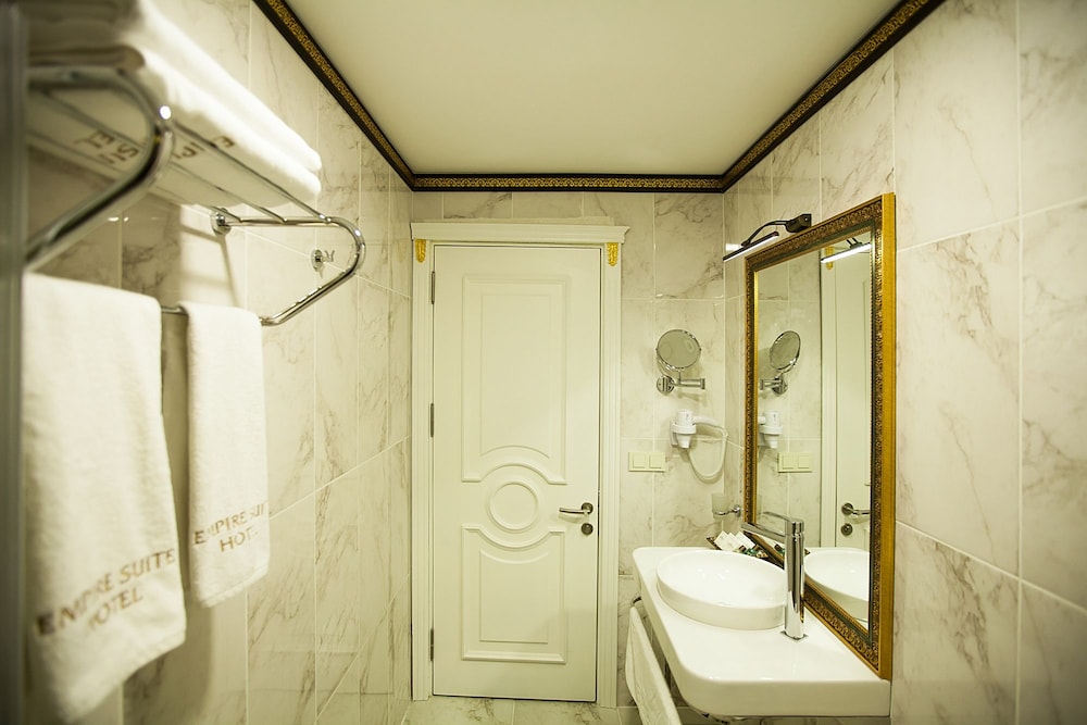 Empire Suite Hotel 18