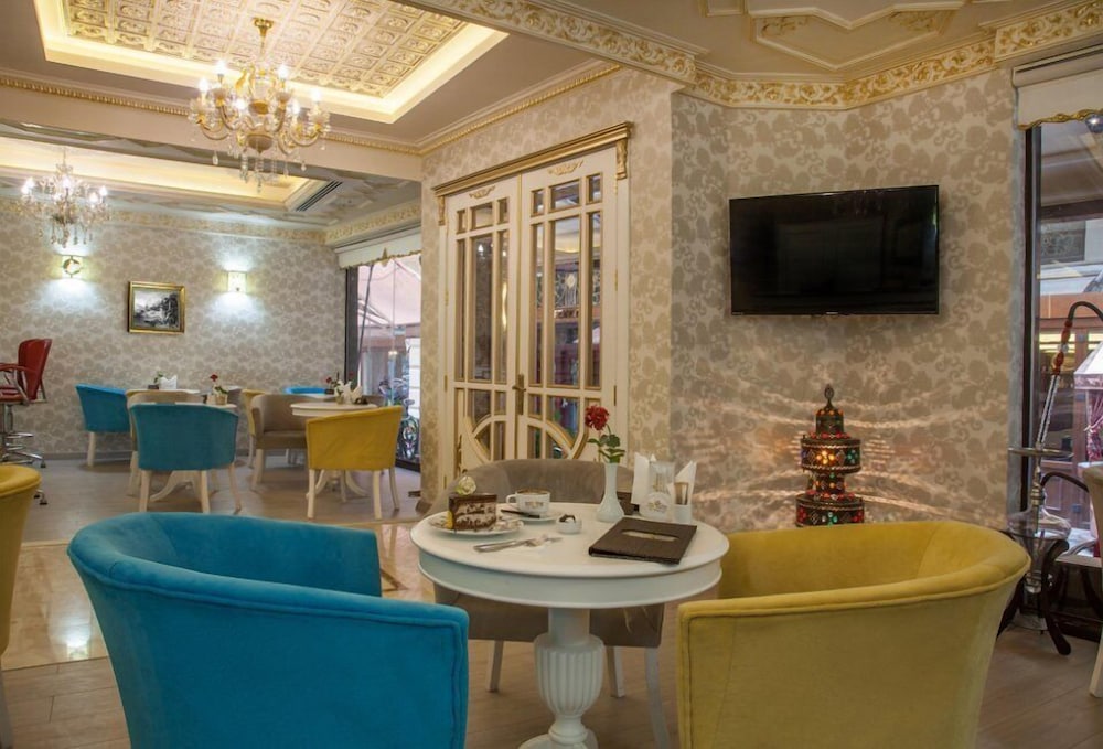 Empire Suite Hotel 23
