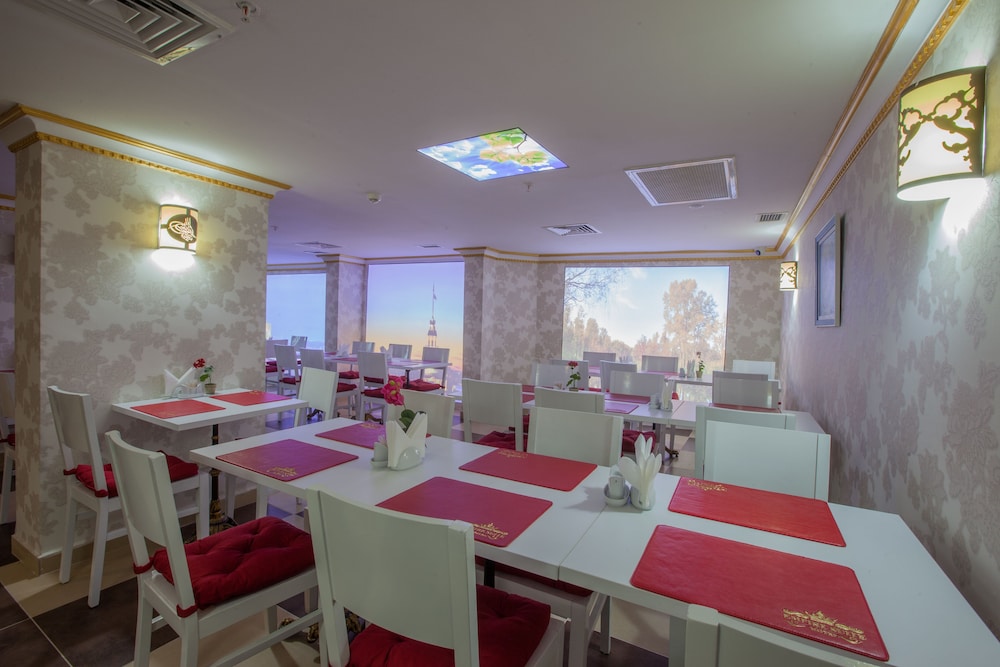 Empire Suite Hotel 21