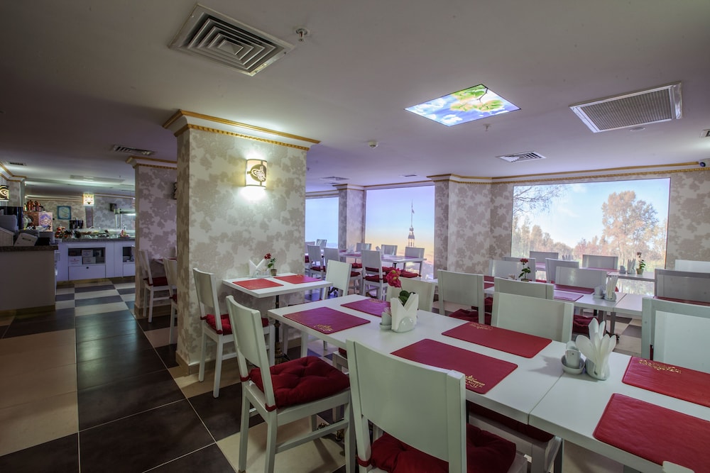 Empire Suite Hotel 22